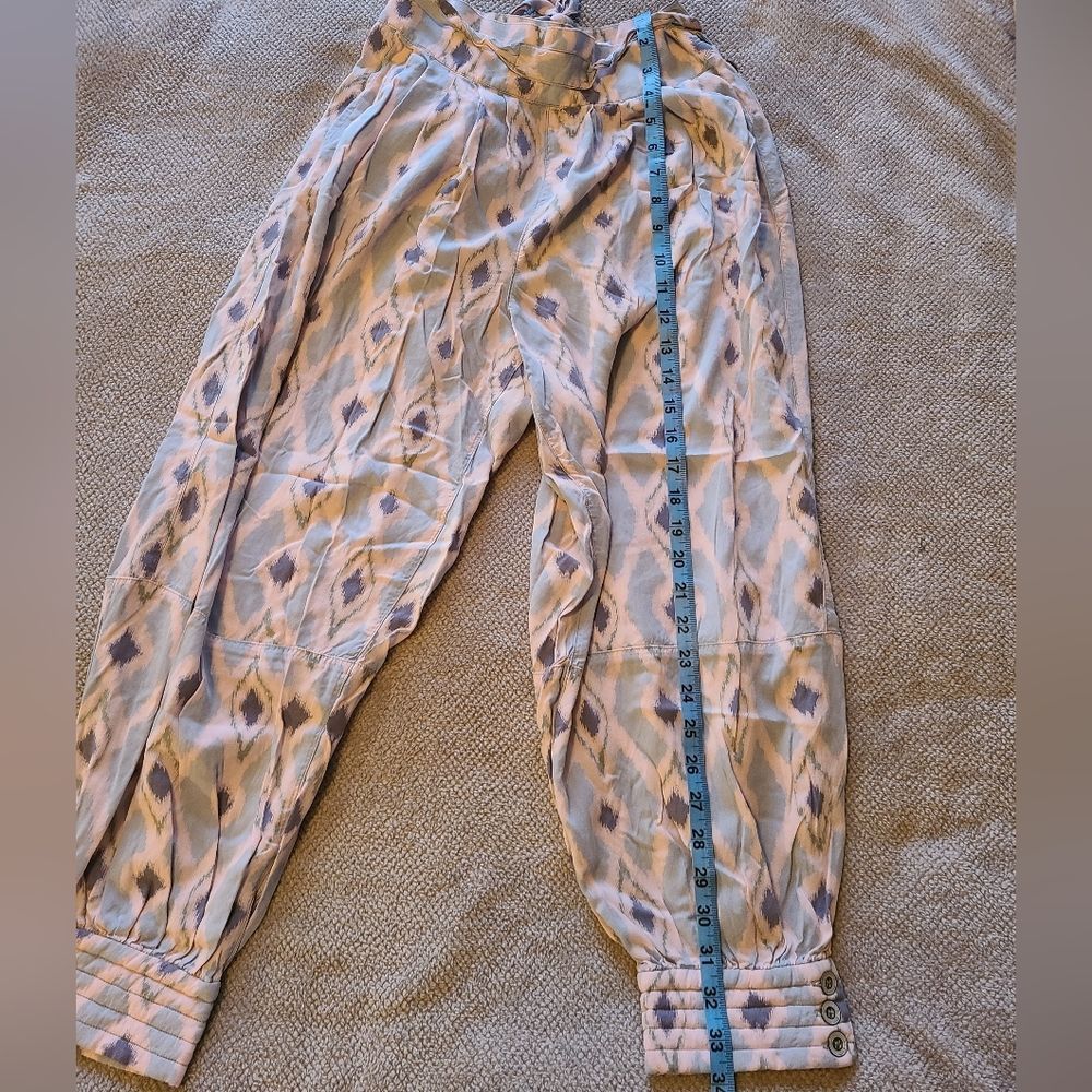 Stylish Patterned Cropped Pants - Picture 11 of 11